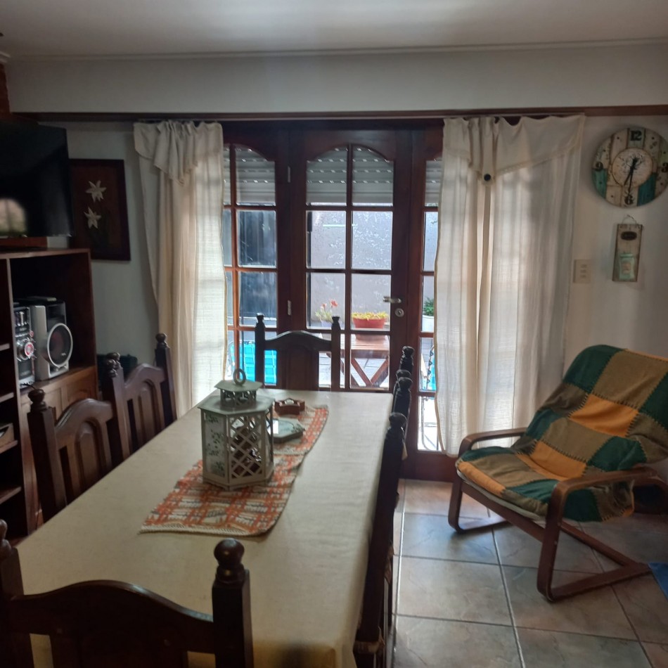 Excelente propiedad  de  7 ambientes con patio central