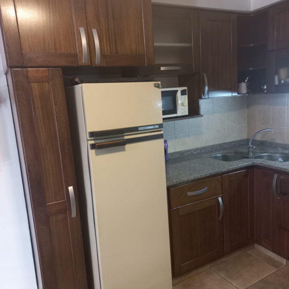 Excelente propiedad  de  7 ambientes con patio central