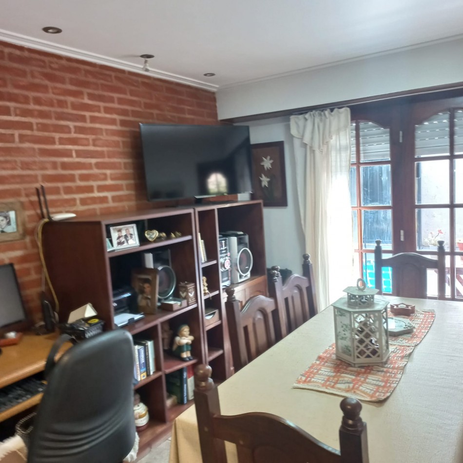 Excelente propiedad  de  7 ambientes con patio central