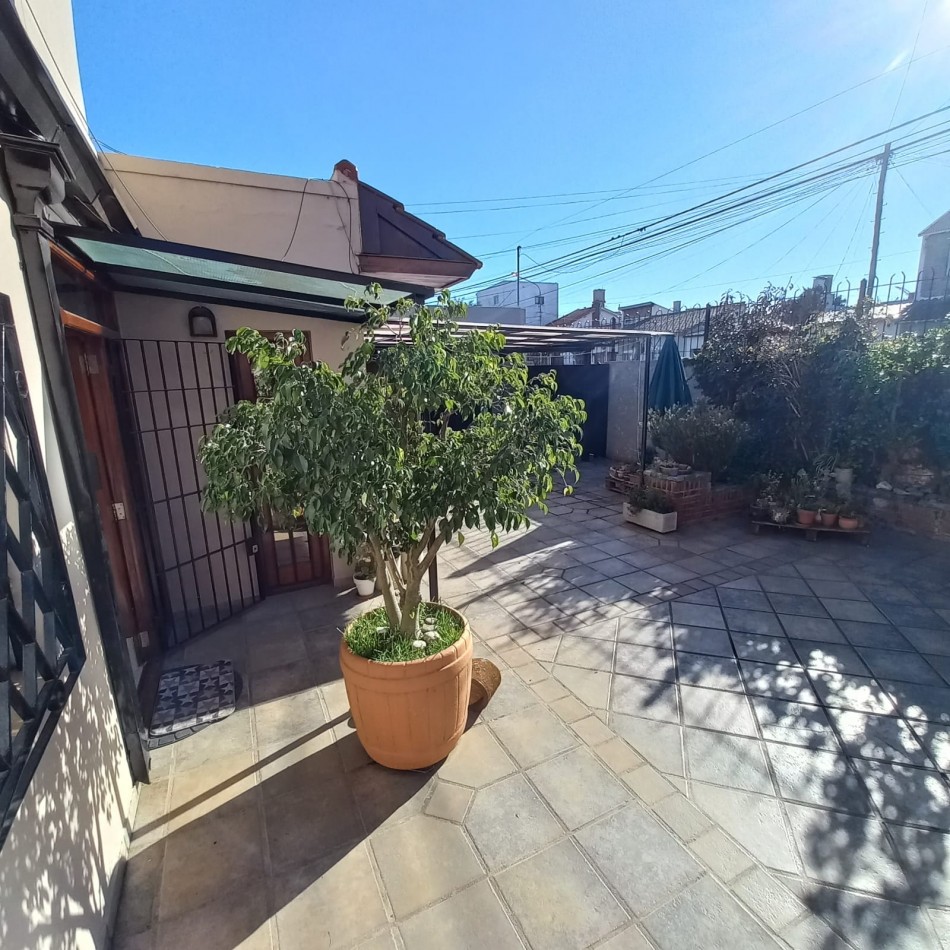 Excelente propiedad  de  7 ambientes con patio central