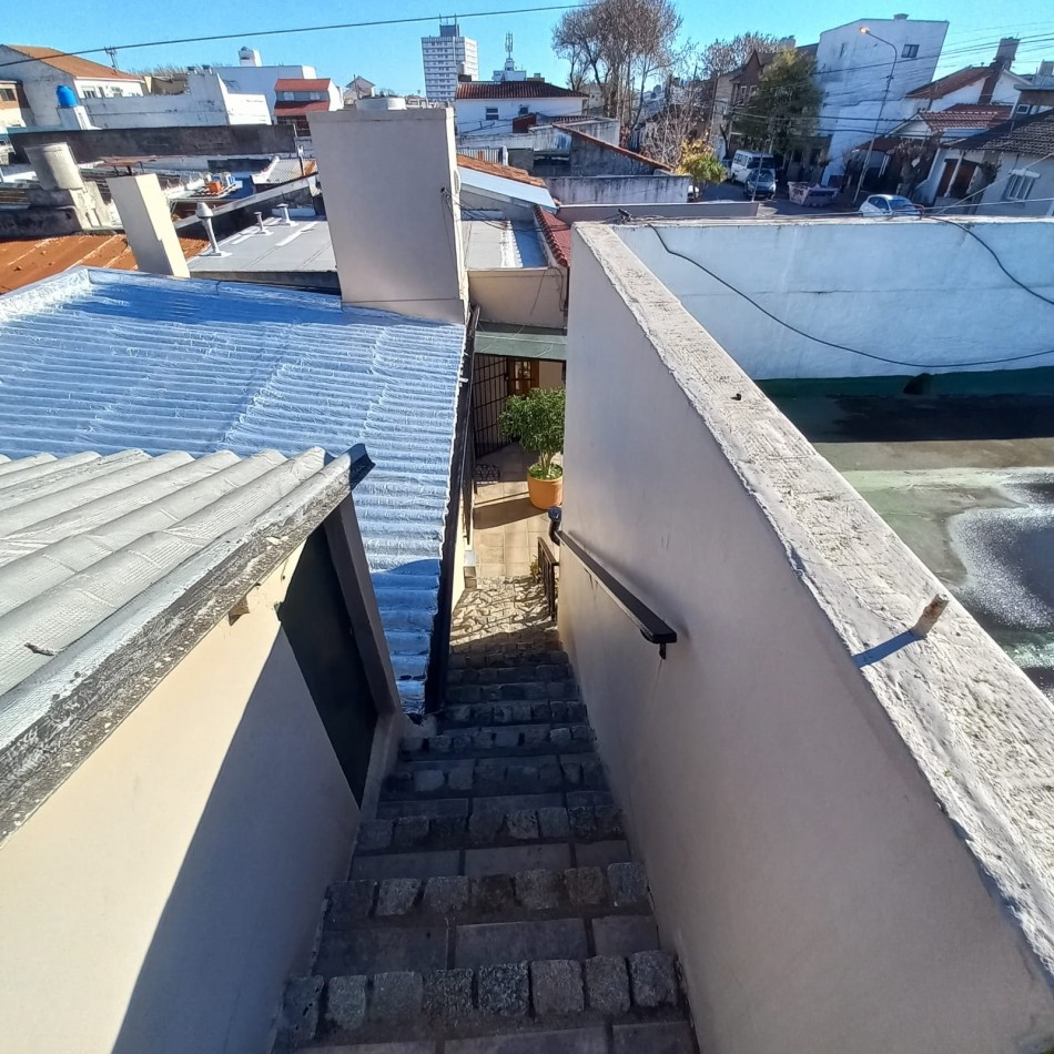 Excelente propiedad  de  7 ambientes con patio central