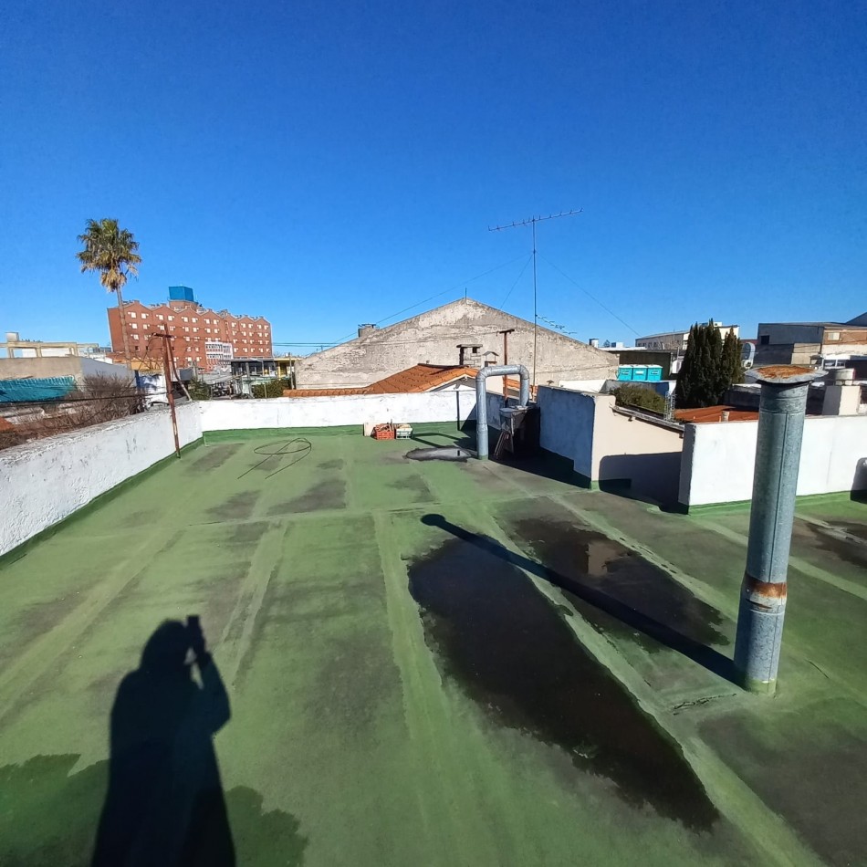 Excelente propiedad  de  7 ambientes con patio central