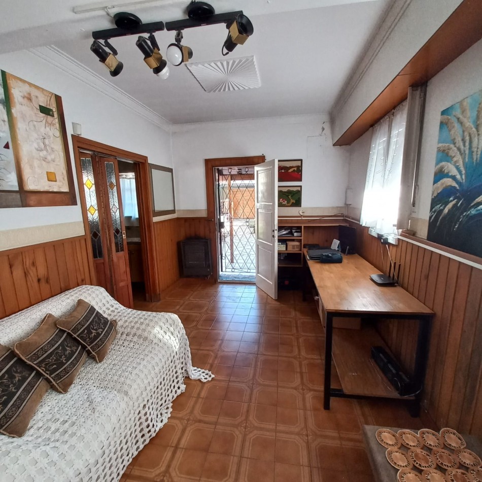 Excelente propiedad  de  7 ambientes con patio central