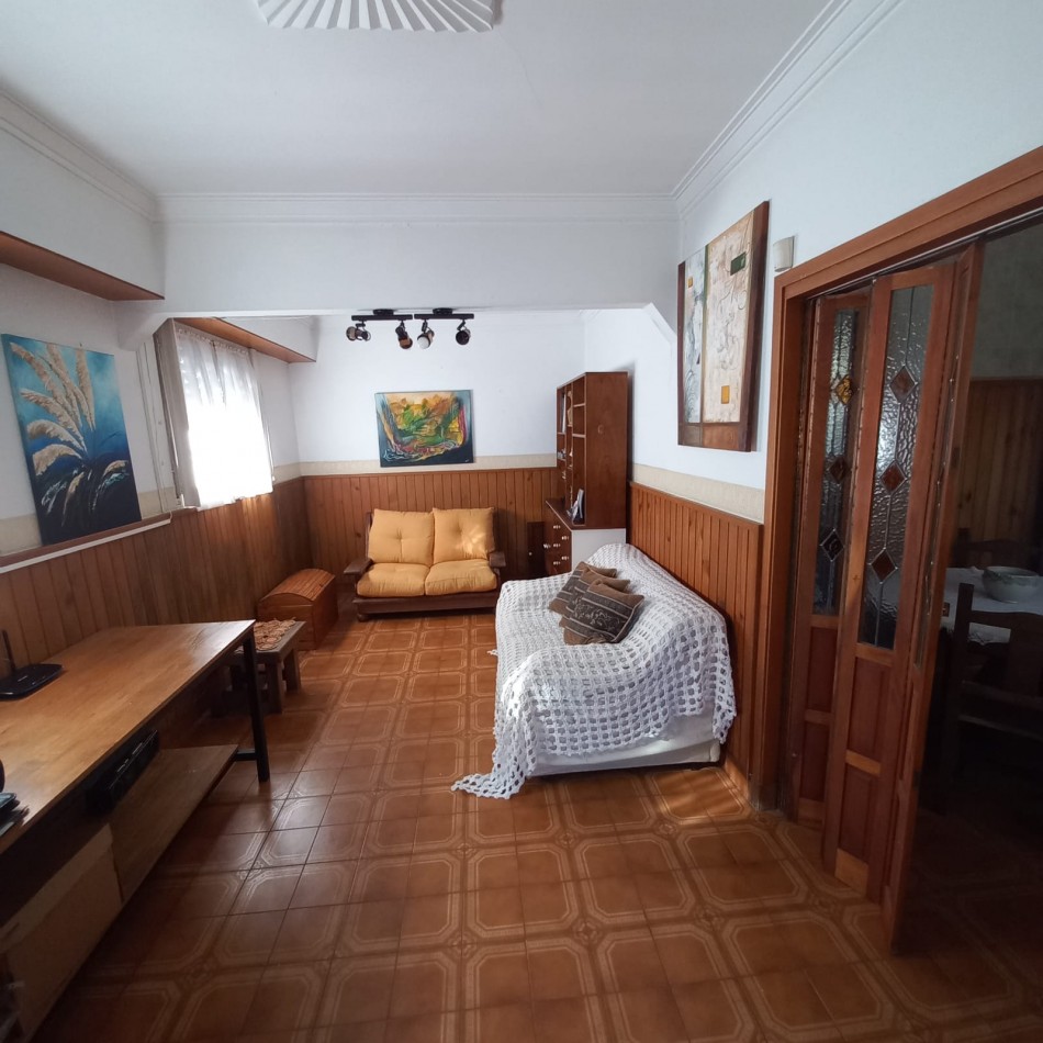 Excelente propiedad  de  7 ambientes con patio central