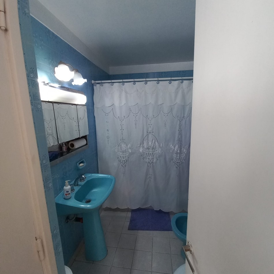 Excelente propiedad  de  7 ambientes con patio central