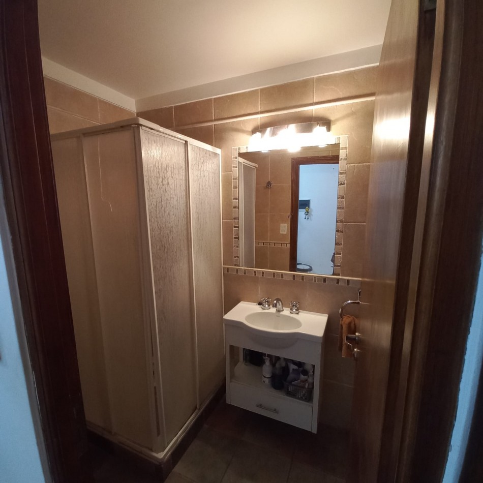 Excelente propiedad  de  7 ambientes con patio central