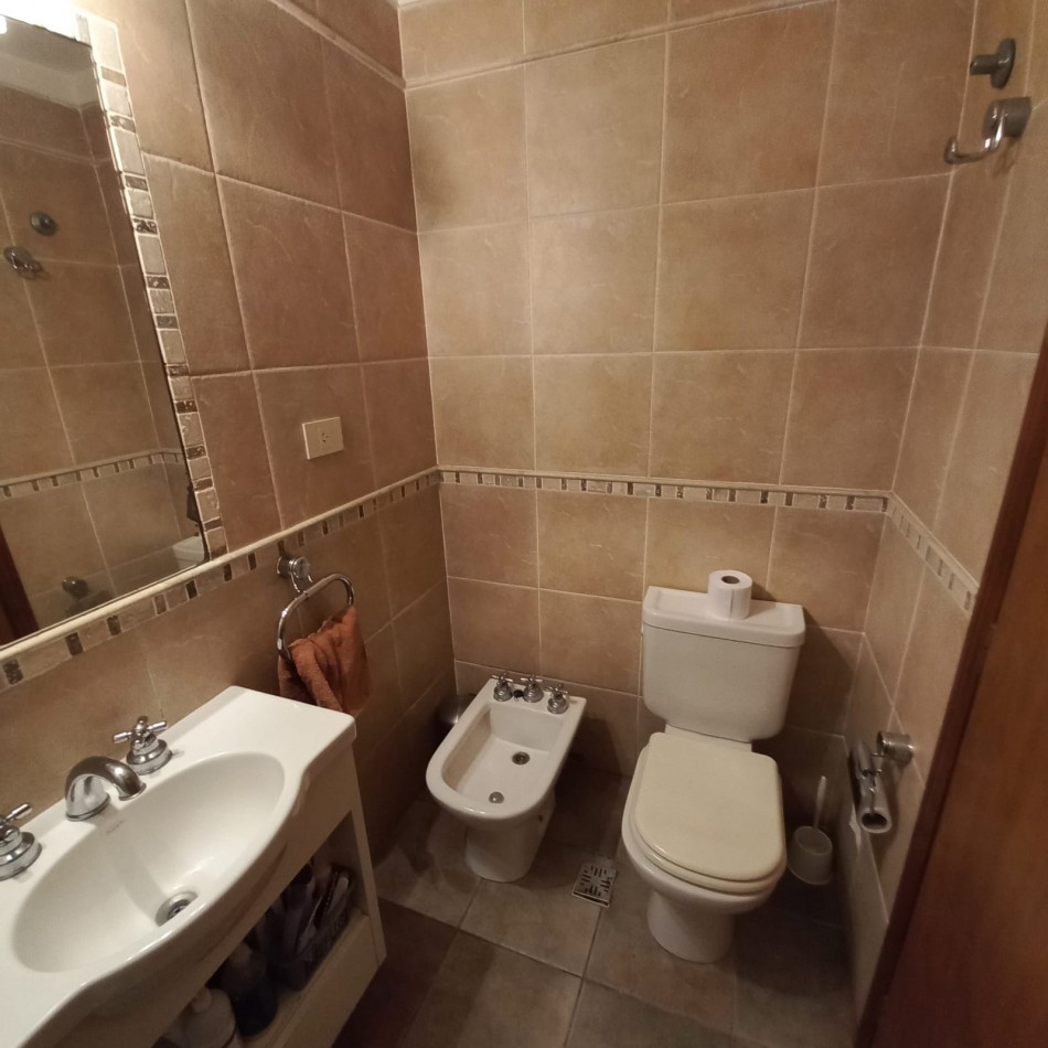 Excelente propiedad  de  7 ambientes con patio central