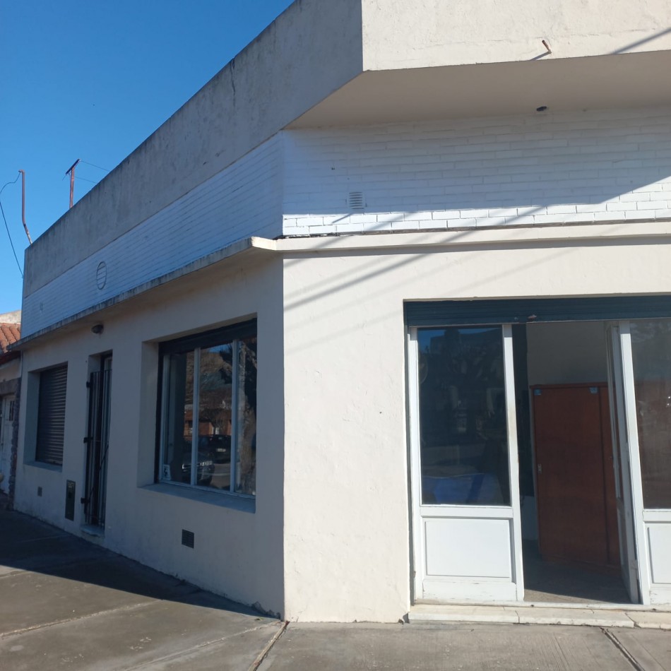 Excelente propiedad  de  7 ambientes con patio central
