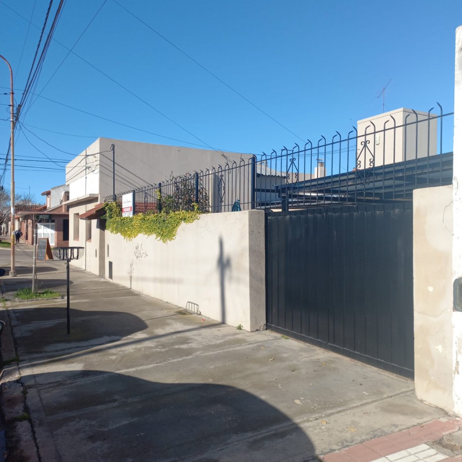 Excelente propiedad  de  7 ambientes con patio central