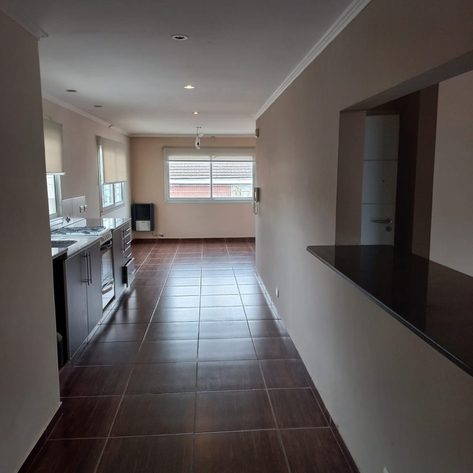 Excelente departamento de tres ambientes /Sin cochera