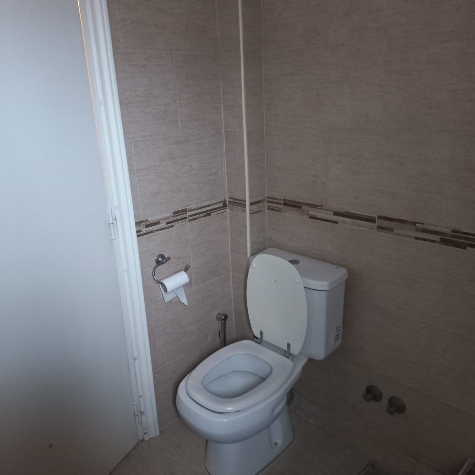 Excelente departamento de tres ambientes /Sin cochera