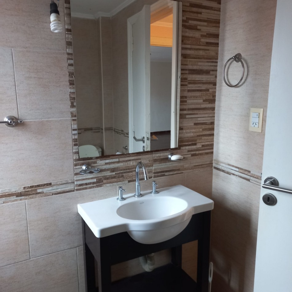 Excelente departamento de tres ambientes /Sin cochera