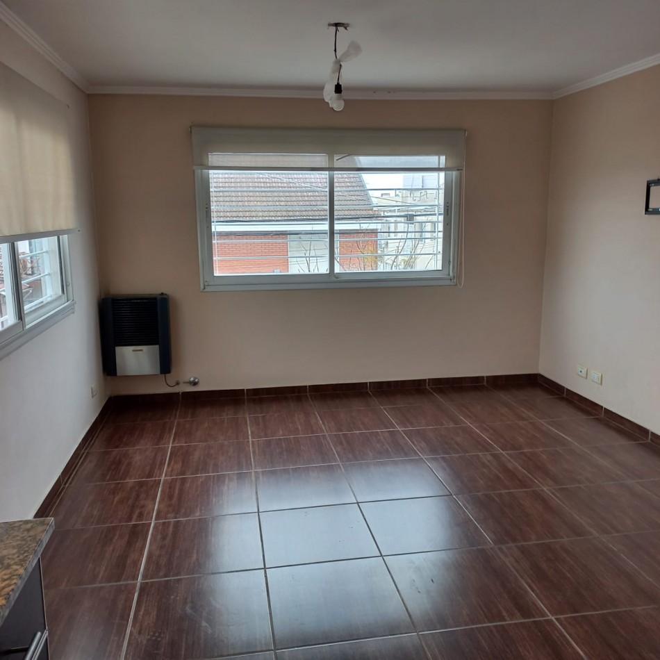 Excelente departamento de tres ambientes /Sin cochera