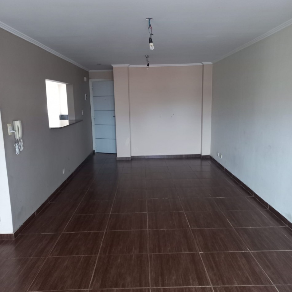 Excelente departamento de tres ambientes /Sin cochera