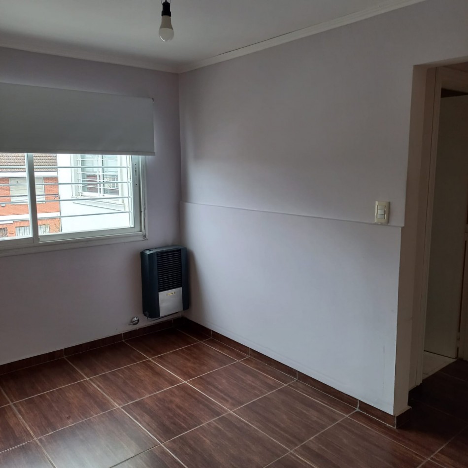 Excelente departamento de tres ambientes /Sin cochera