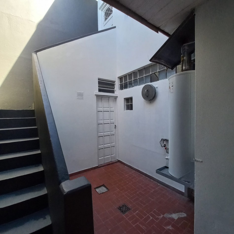 Chalet  de 4 ambientes  excelente estado