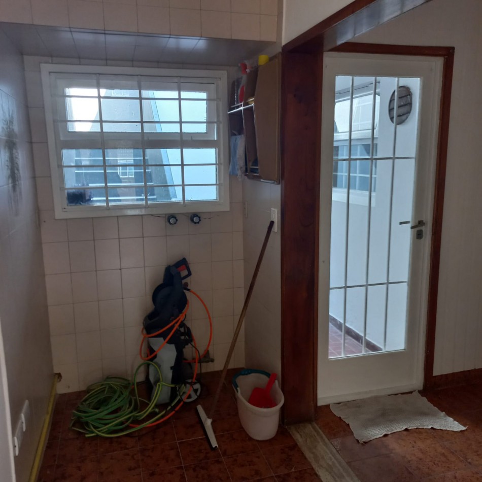 Chalet  de 4 ambientes  excelente estado