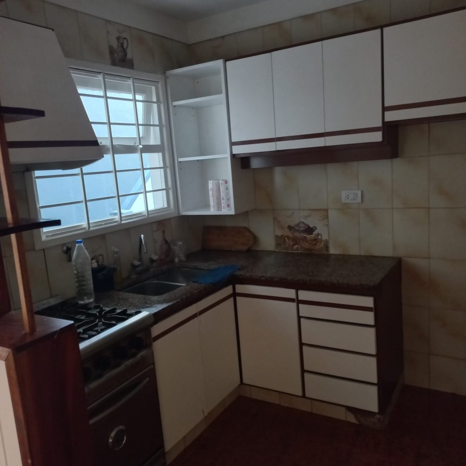 Chalet  de 4 ambientes  excelente estado