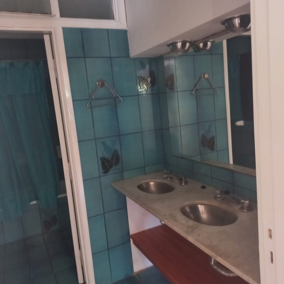 Chalet  de 4 ambientes  excelente estado