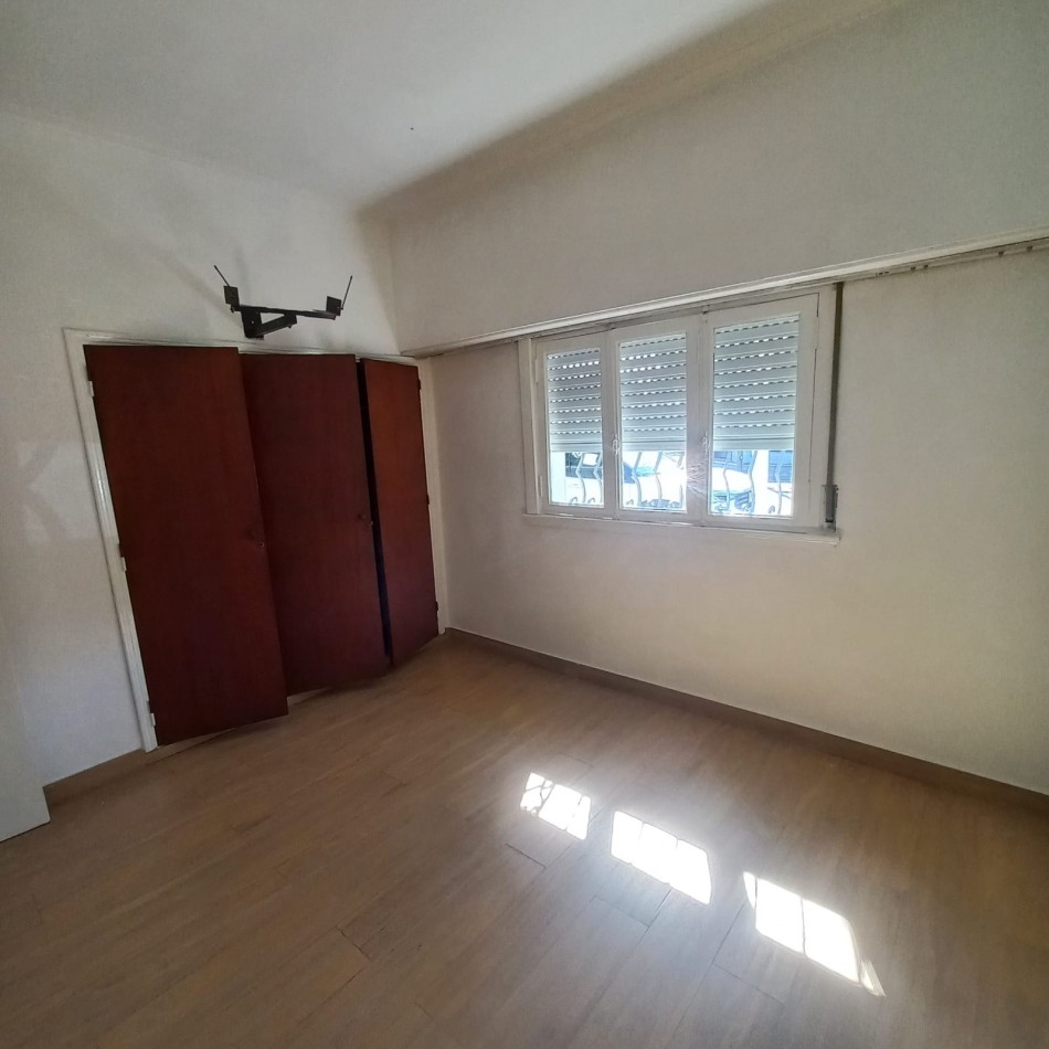 Chalet  de 4 ambientes  excelente estado